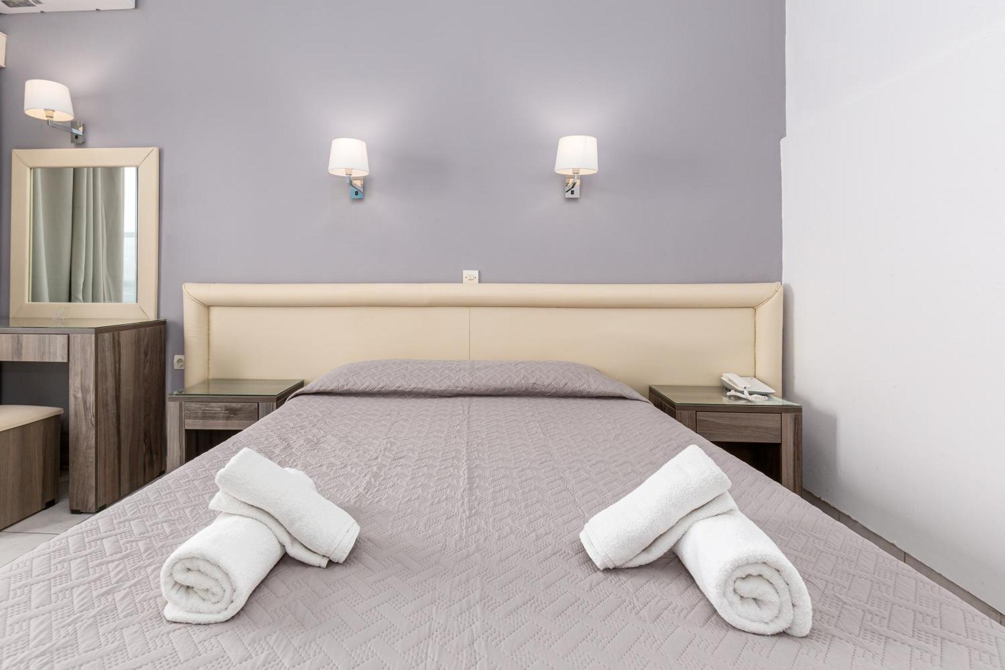 Oasis Hotel Perama  Ngoại thất bức ảnh