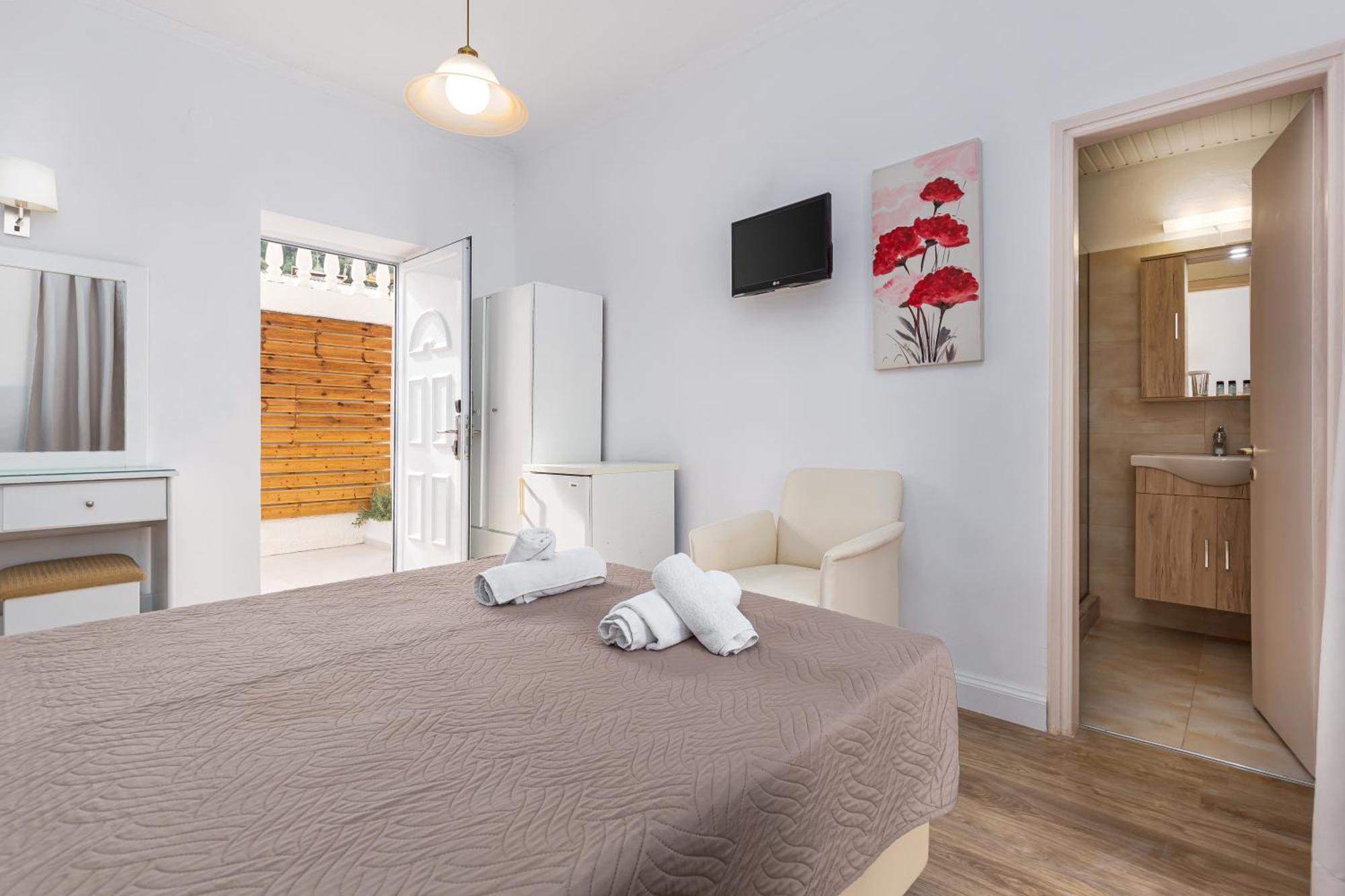 Oasis Hotel Perama  Ngoại thất bức ảnh